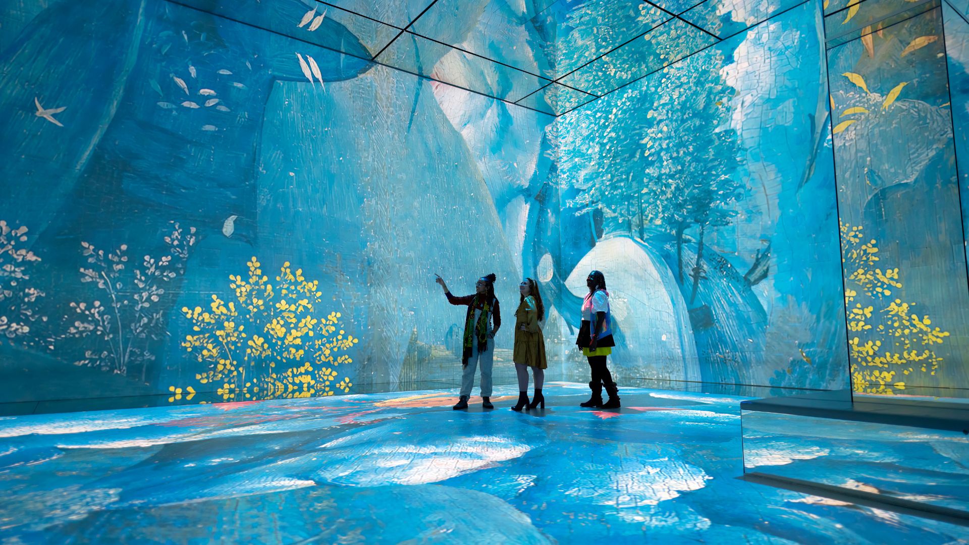 Experience the Beyond Reality gallery at FRAMELESS. Image courtesy of FRAMELESS. Blue and yellow immersive artwork showing at FRAMELESS.