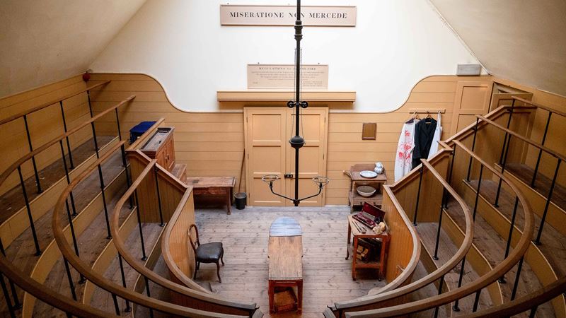See the restored surgical operating theatre at The Old Operating Theatre and Herb Garret Museum. Image courtesy of The Old Operating Theatre and Herb Garret Museum. The reconstructed operating theatre at The Old Operating Theatre and Herb Garret Museum, with a wooden surgical table in the middle and tiered standing around the sides.