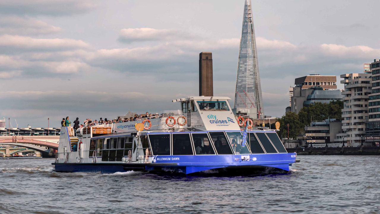 Explore London from the top deck of one of London City Cruises sightseeing tour and spot London's best spots. ©City Cruises- photo credit: Christopher Ison The City Cruises sightseeing boat navigates the river Thames with the Shard looming on the background.